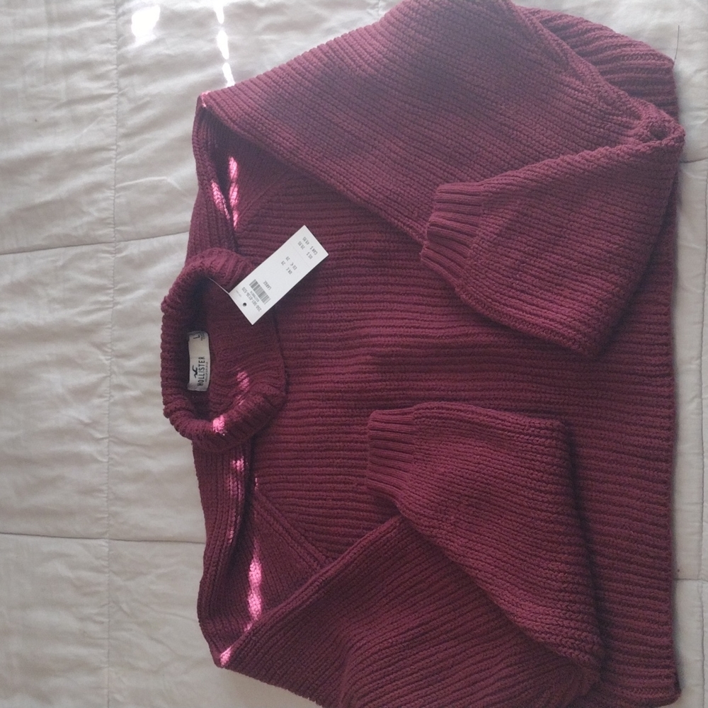 Hollister sweater size Large maroon color